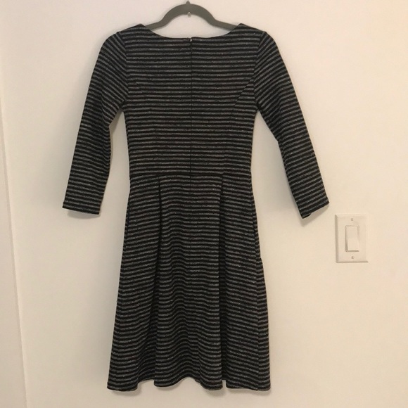 Fit and flare black striped dress with pockets - Picture 4 of 4